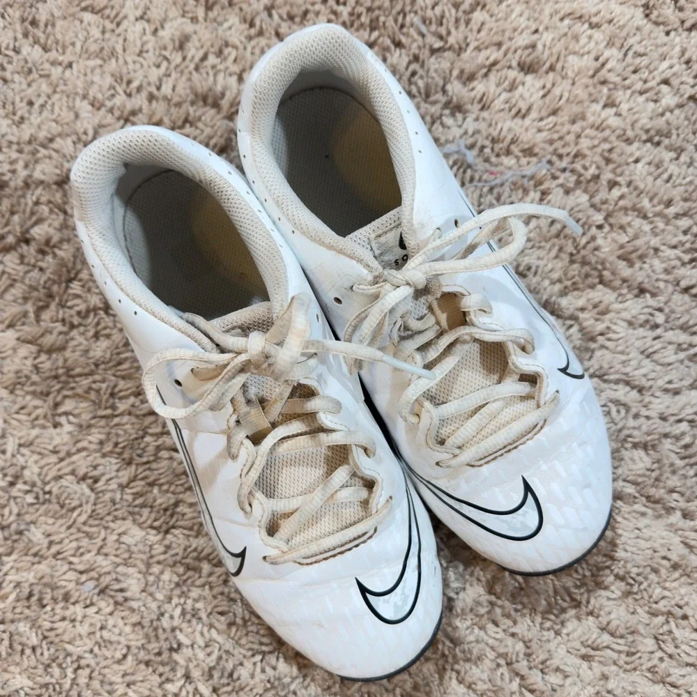1408 | Nike Hyperdiamond 4 Keystone Softball Cleats White Black Kids 1.5Y